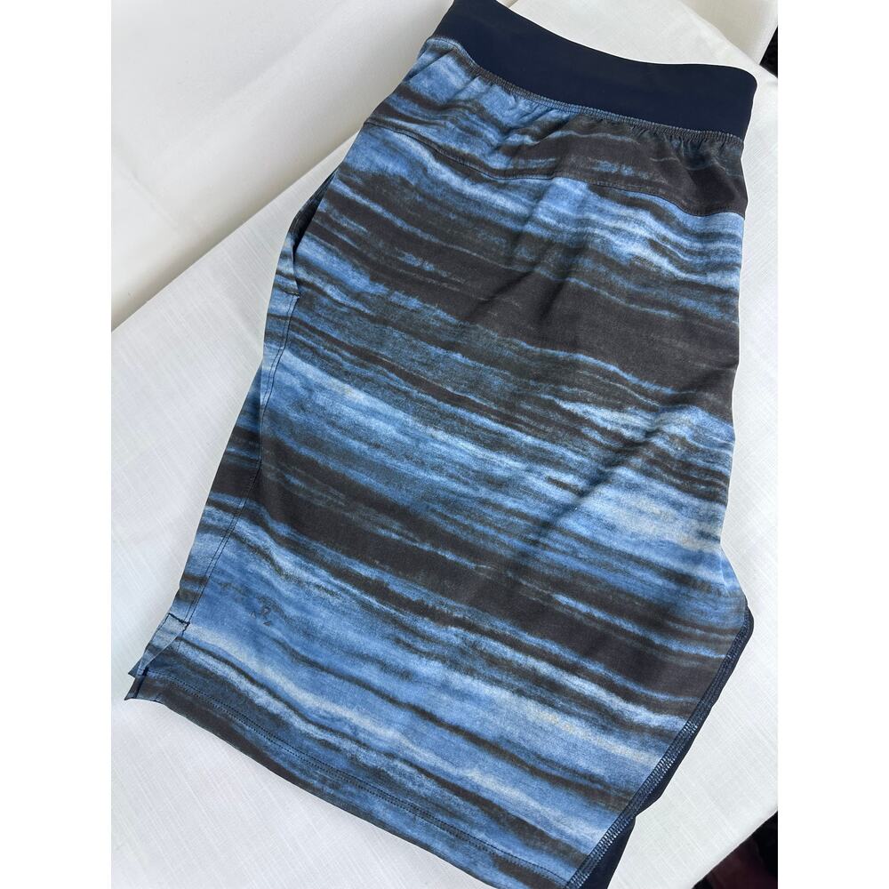 Lululemon Men's Size Large Linerless Shorts Blue Black Training Shorts